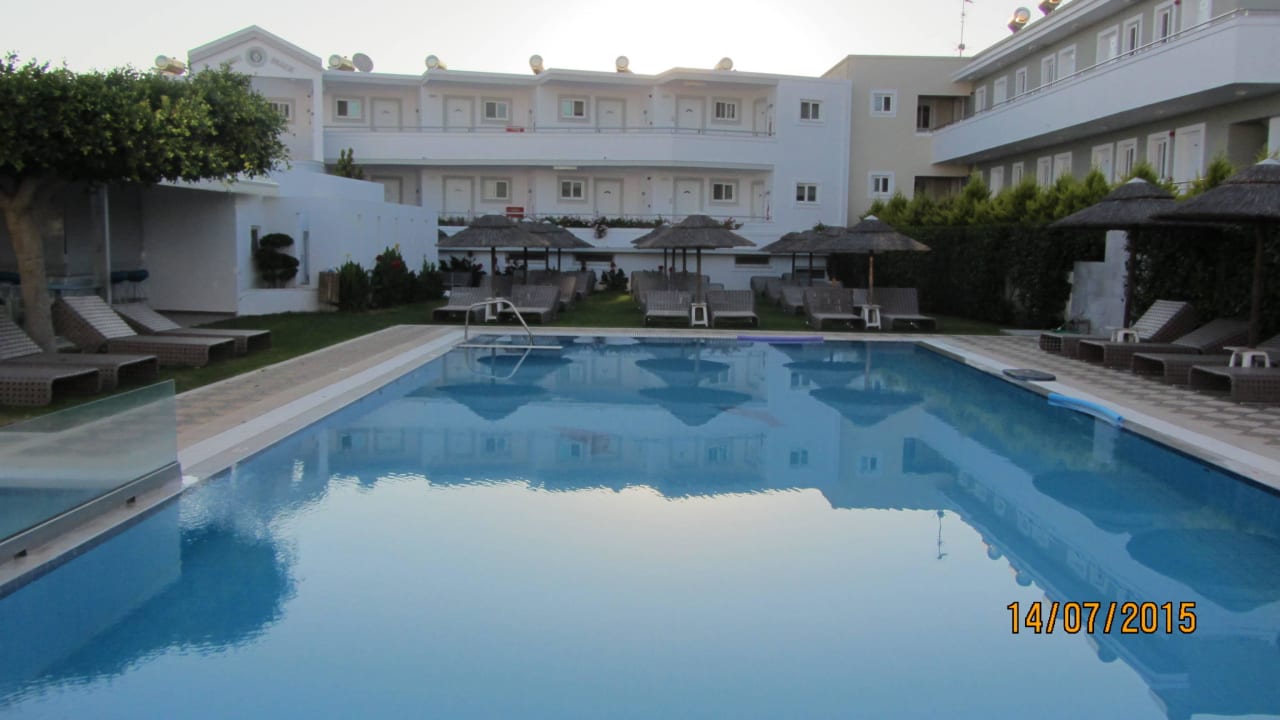 Der Pool mit "Kleinkindabteil links gelegen" ananea Kos