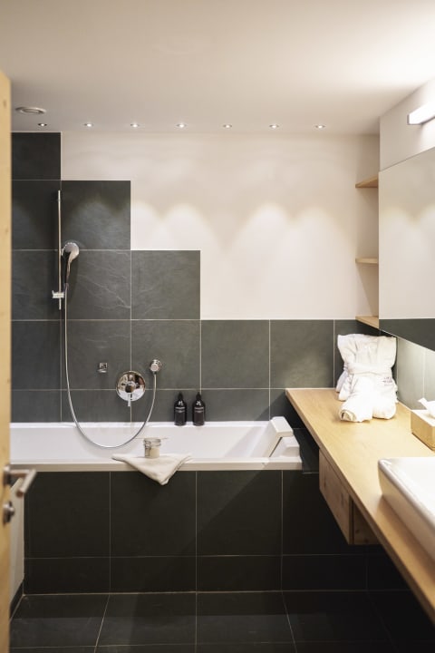 Zimmer Holzhotel Forsthofalm