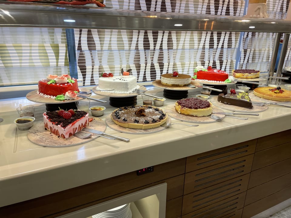 Gastro Saturn Palace Resort Hotel