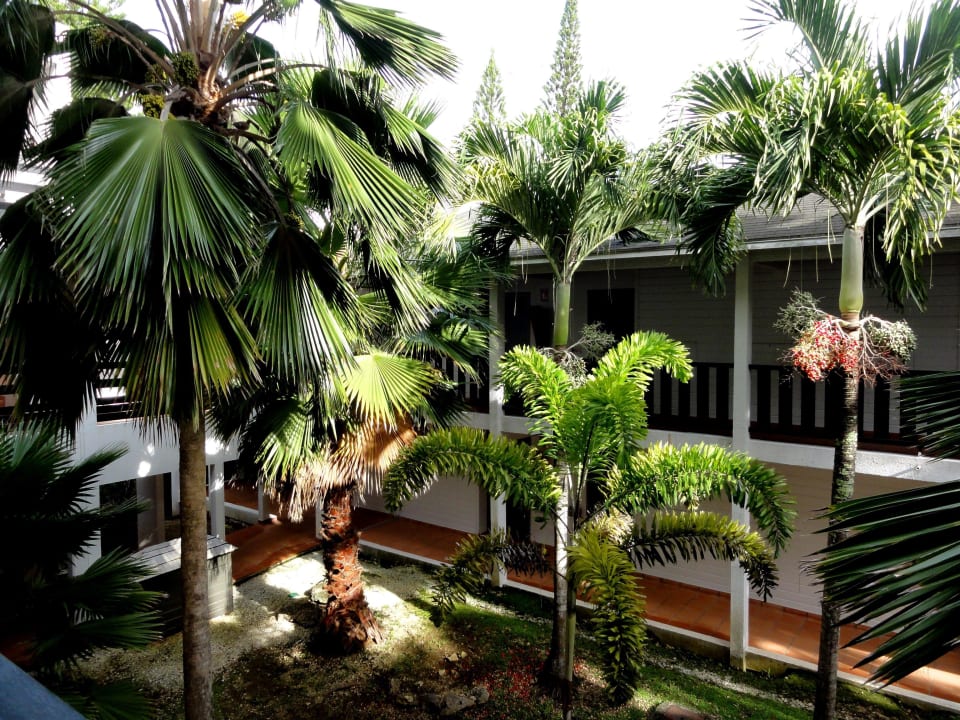 Innenhöfe der Hotelgebäude La Creole Beach Hotel & Spa