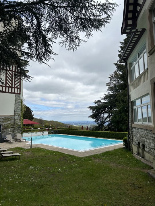 Pool Falkenstein Grand, Autograph Collection