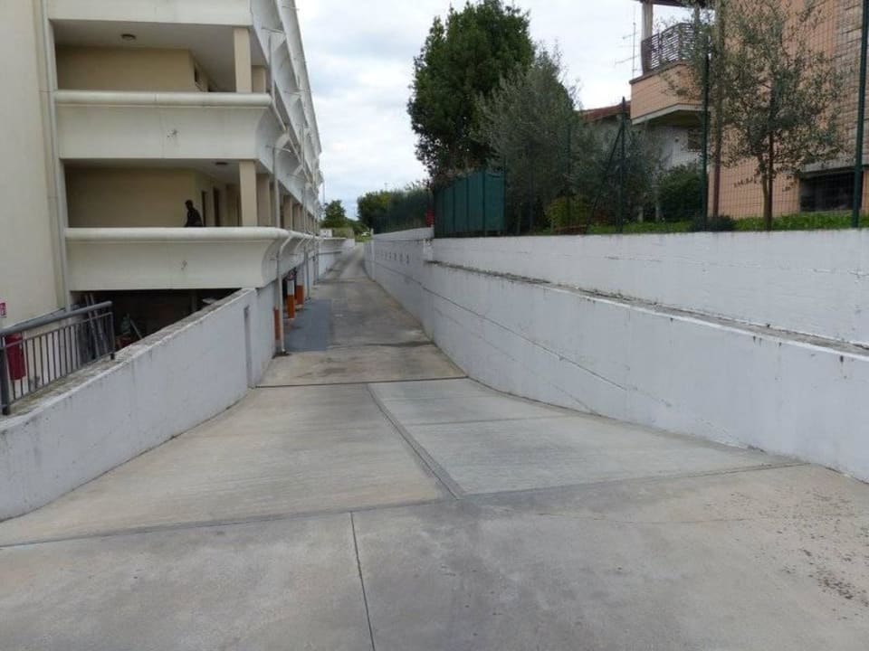 Zufahrt zur Tiefgarage Hotel Residence Relais Du Lac