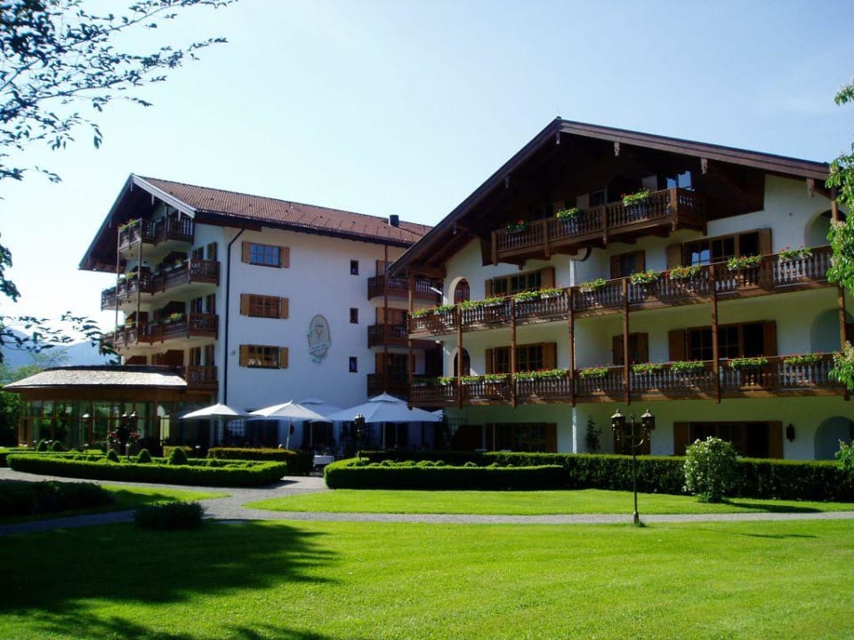 Rückansicht mit Terrasse Parkhotel Egerner Höfe