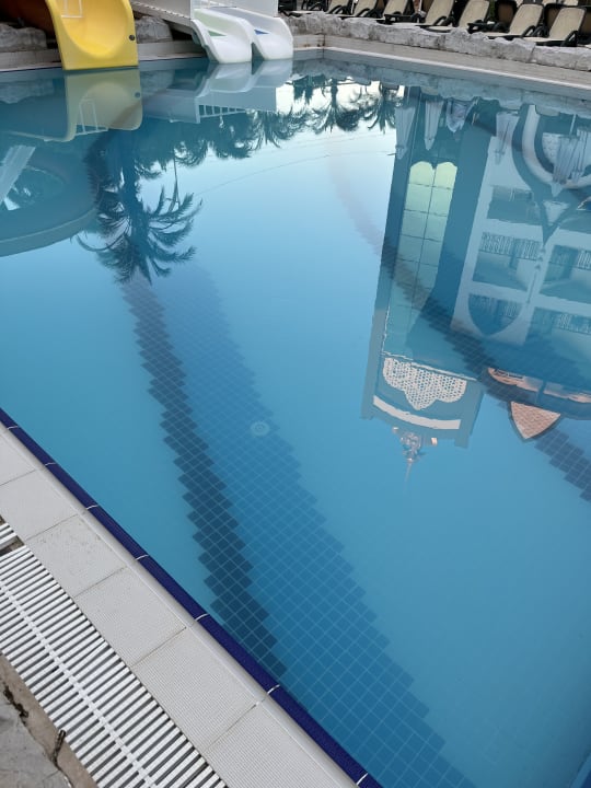 Pool Well Palace Side