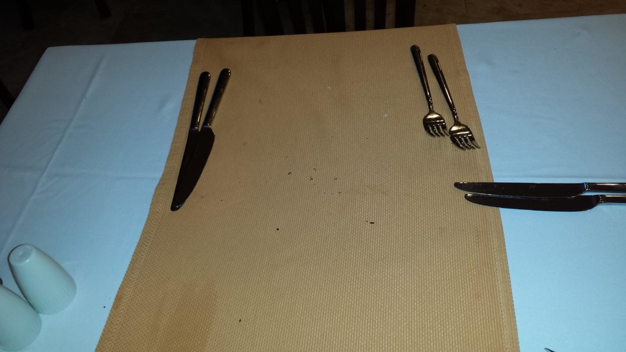 So bereitete einen Tisch für das Abendessen VONRESORT Golden Coast