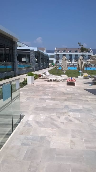 Weg zum Strand,durch die Hotelanlage Jiva Beach Resort