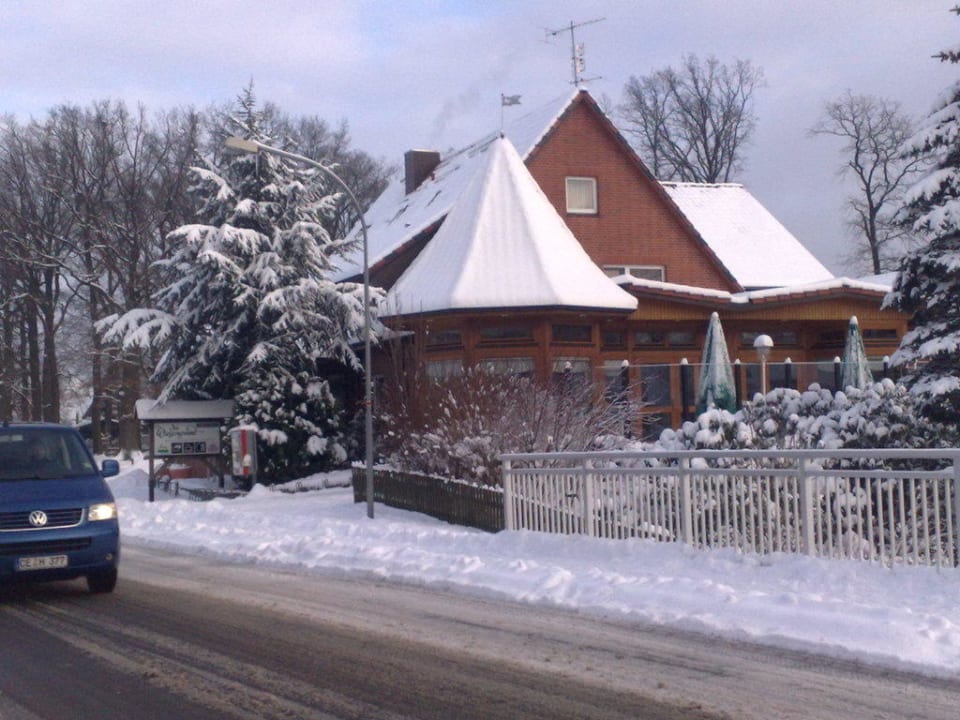 Blick von der  Weesener Straße auf das Hotel Hotel Kiek In im Wiesengrund