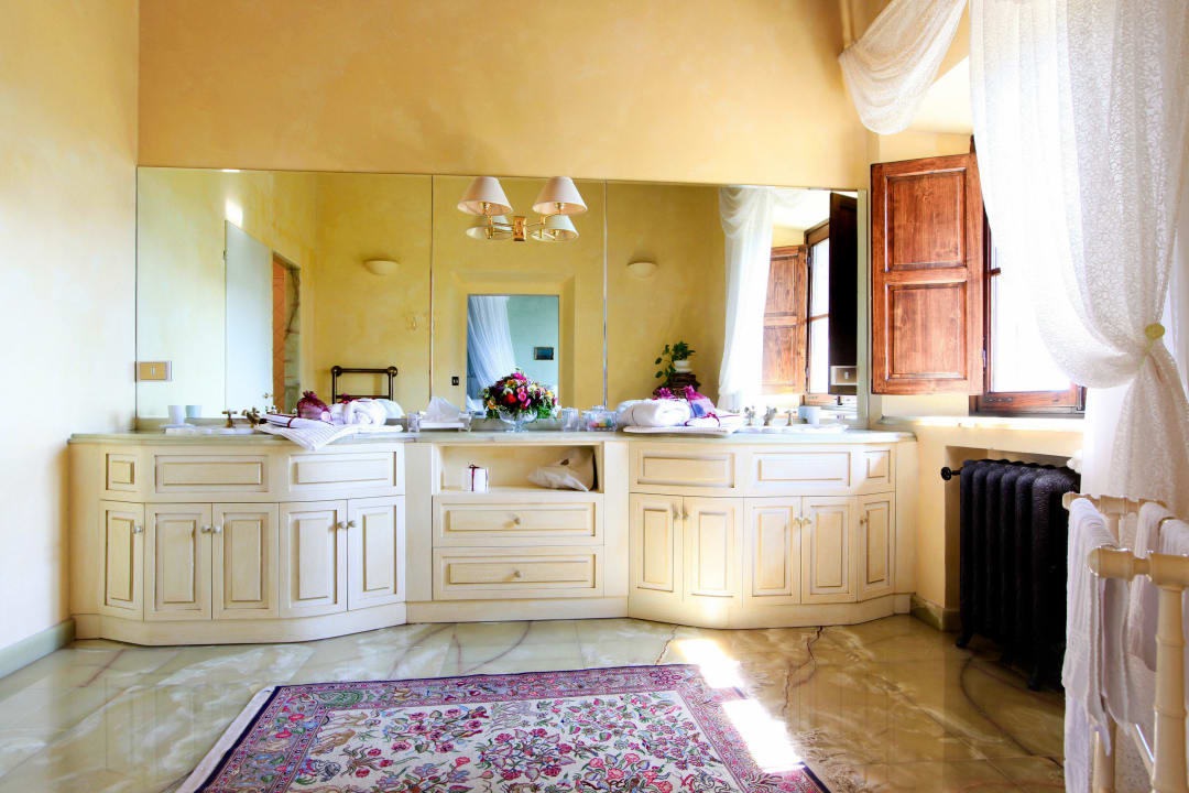 Bagno tower suite Villa Poggio Bartoli