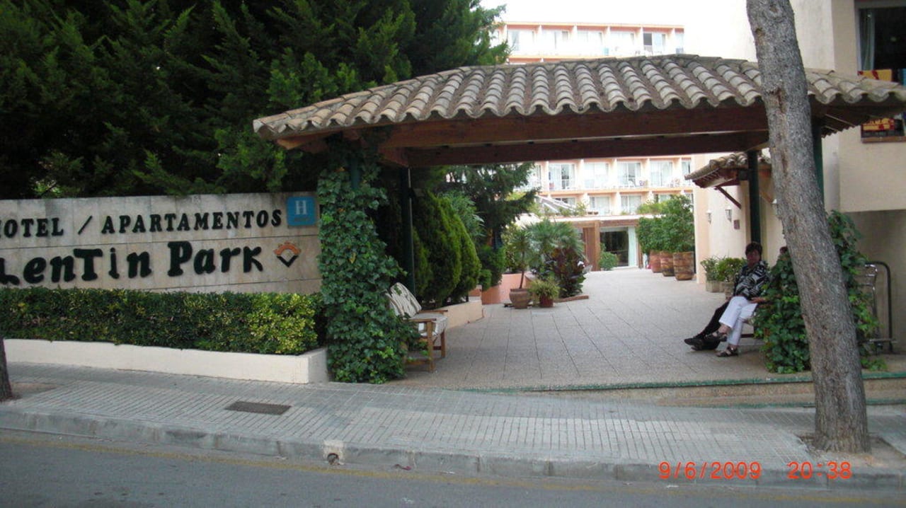 Eingang Valentin Grand Park Suite Hotel