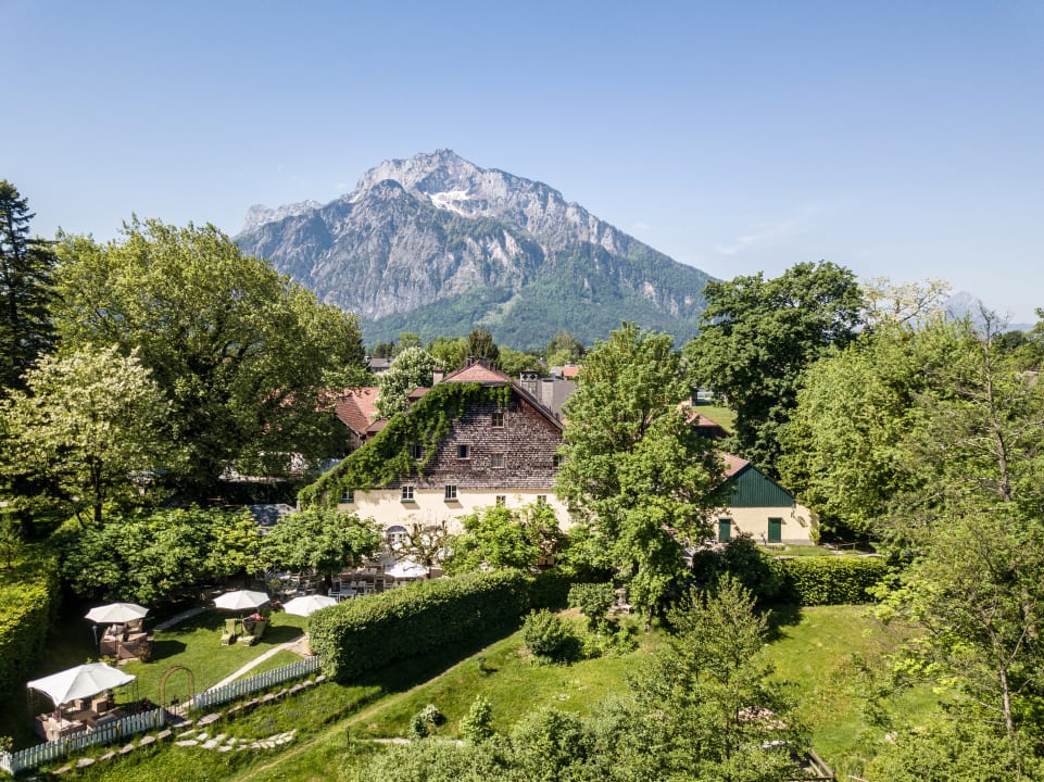 Außenansicht Der Schlosswirt zu Anif - Biedermeierhotel & Restaurant