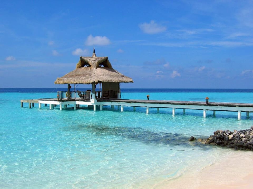 Banyan Tree Resort - Kaafu Atoll - Privatpier mit Stühlen un Banyan Tree Vabbinfaru