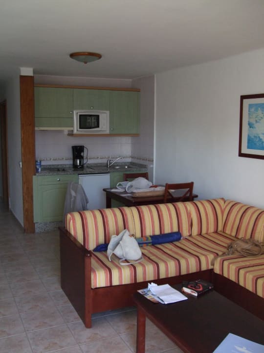 Wohnzimmer mit offener Küche Hotel Floresta