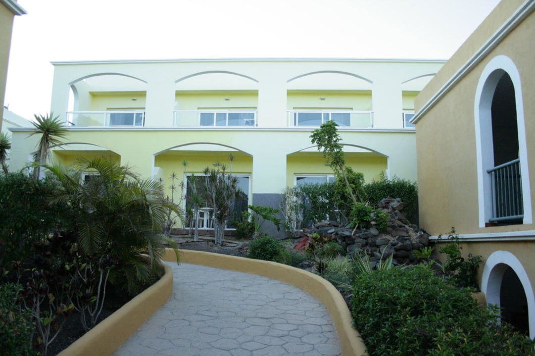 Weg durch Anlage AluaVillage Fuerteventura