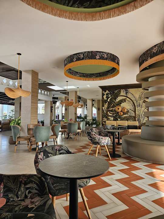 Lobby Hotel Riu Karamboa