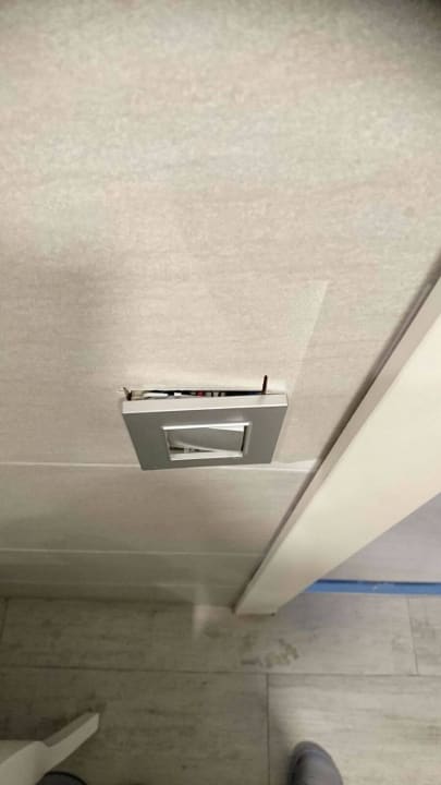 Defekter Lichtschalter in renovierter Suite Alcudia Garden Aparthotel