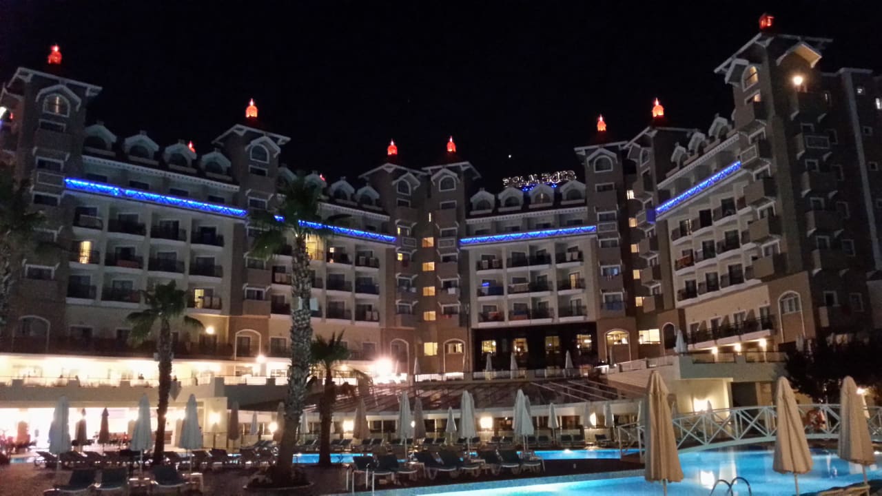 By night Side Mare Resort & Spa