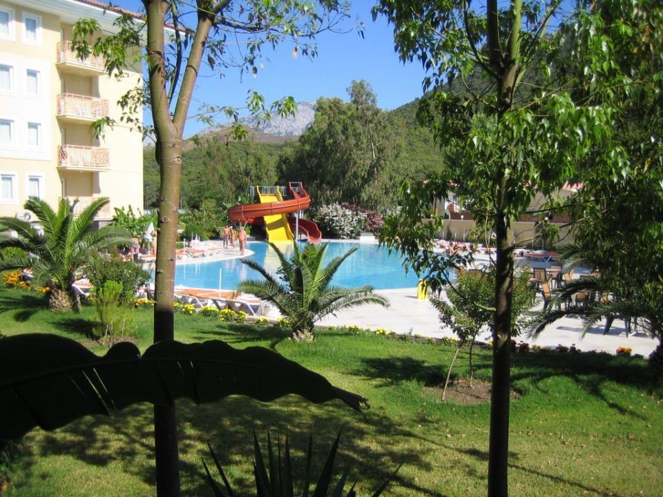 Pool/Garten Akka Claros Hotel