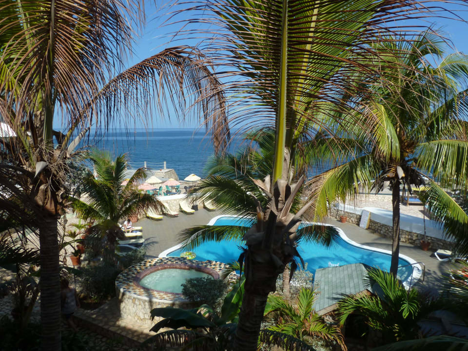 Wasser - Palmen - schönes Wetter Samsara Cliff Resort