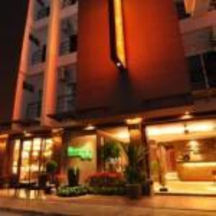 Hotel Front Hemingway's Hotel