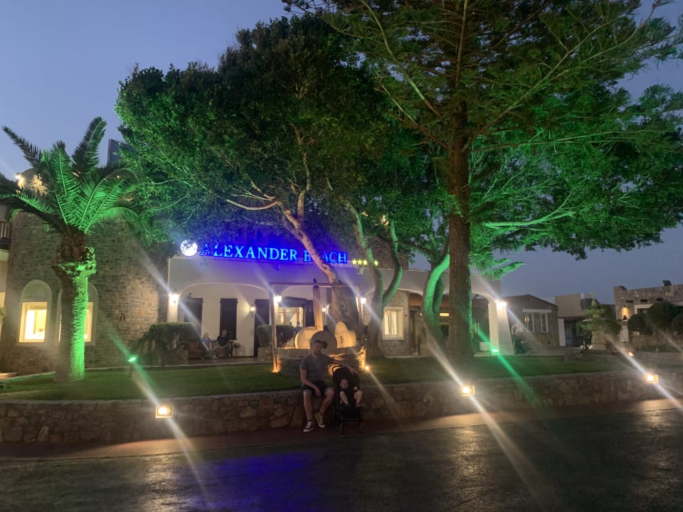 Außenansicht Alexander Beach Hotel & Village Resort