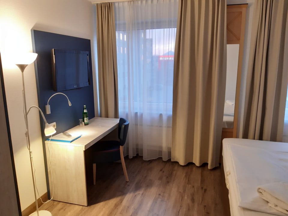 Zimmer Hotel Near By