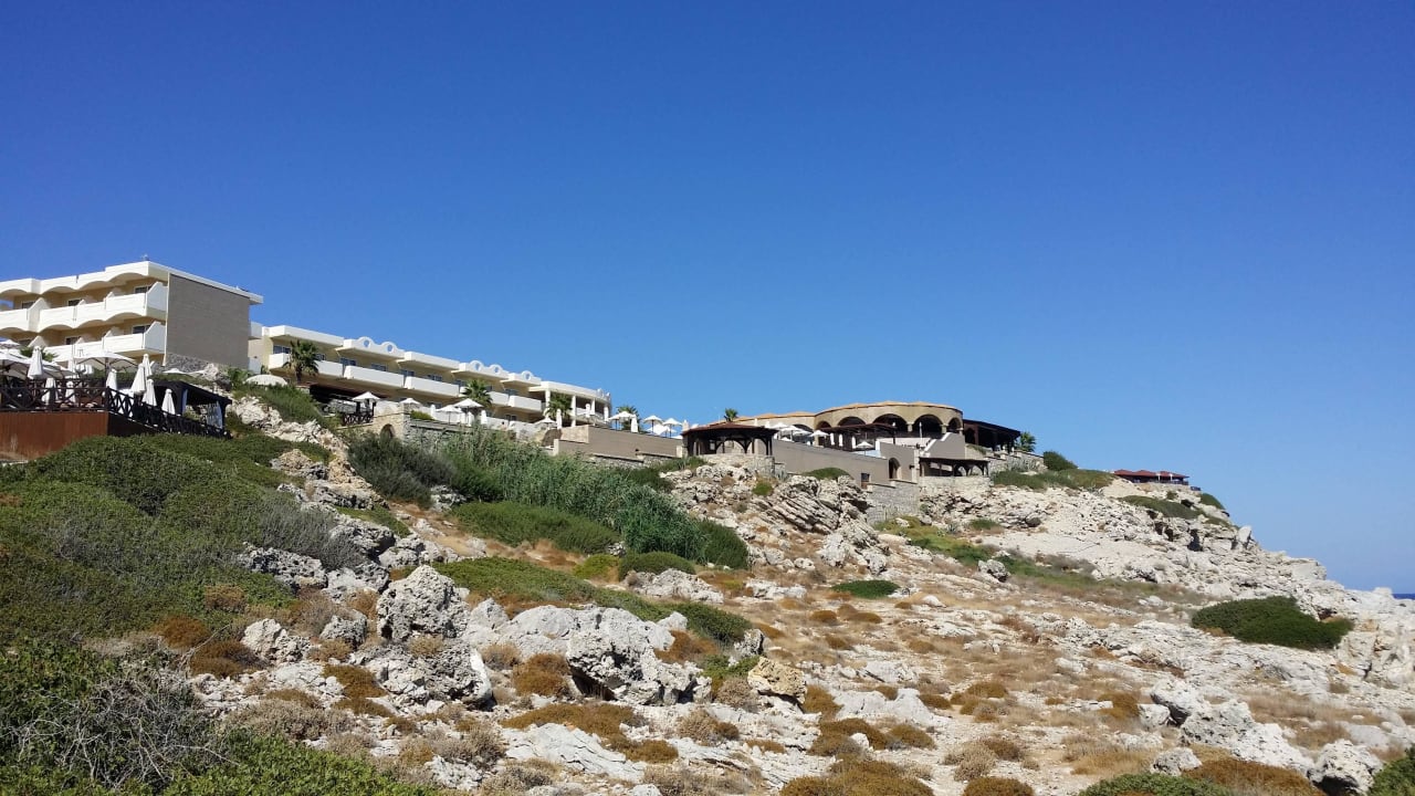 Blick vom Strand auf das Hotel Hotel Kalithea Horizon Royal
