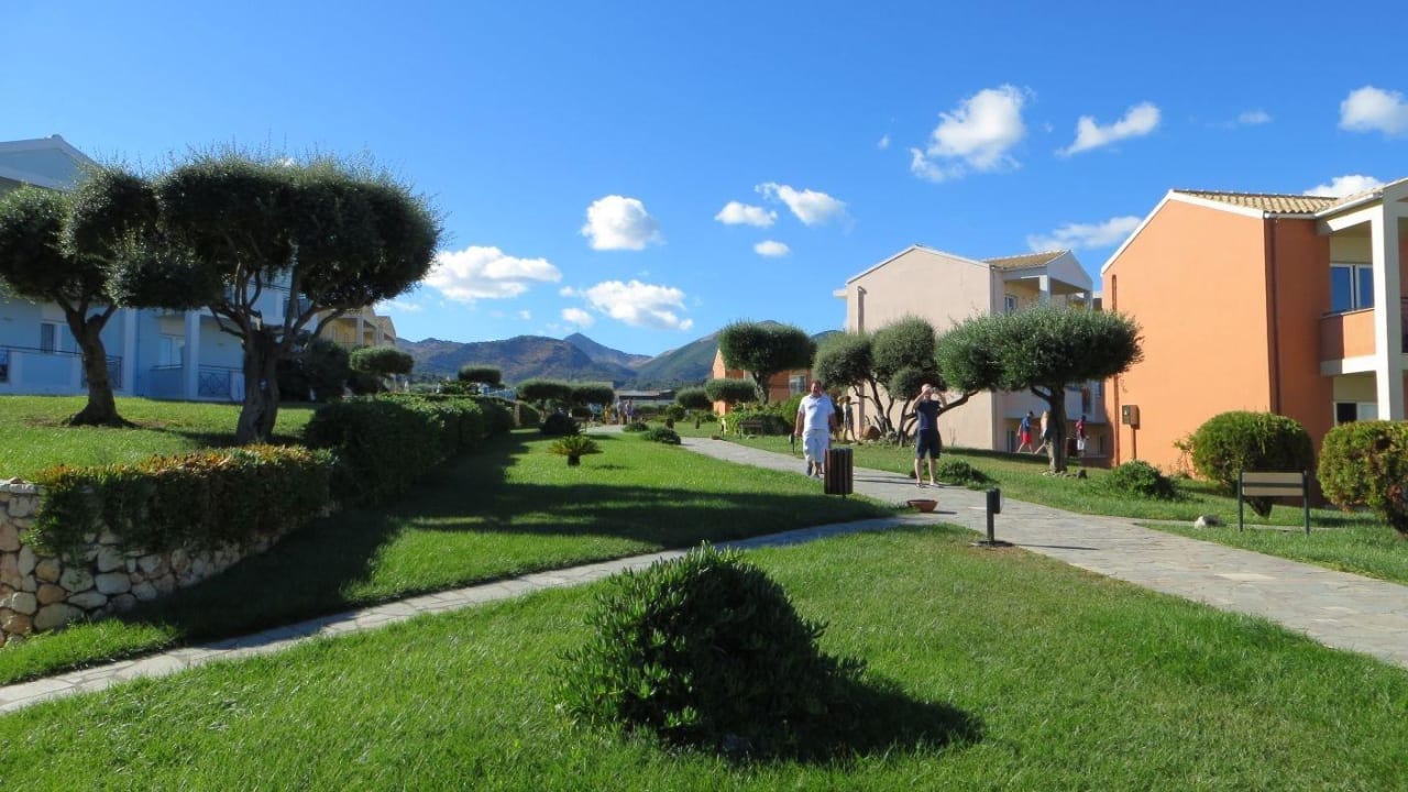 Rückweg vom Pool Hotel Mareblue Beach