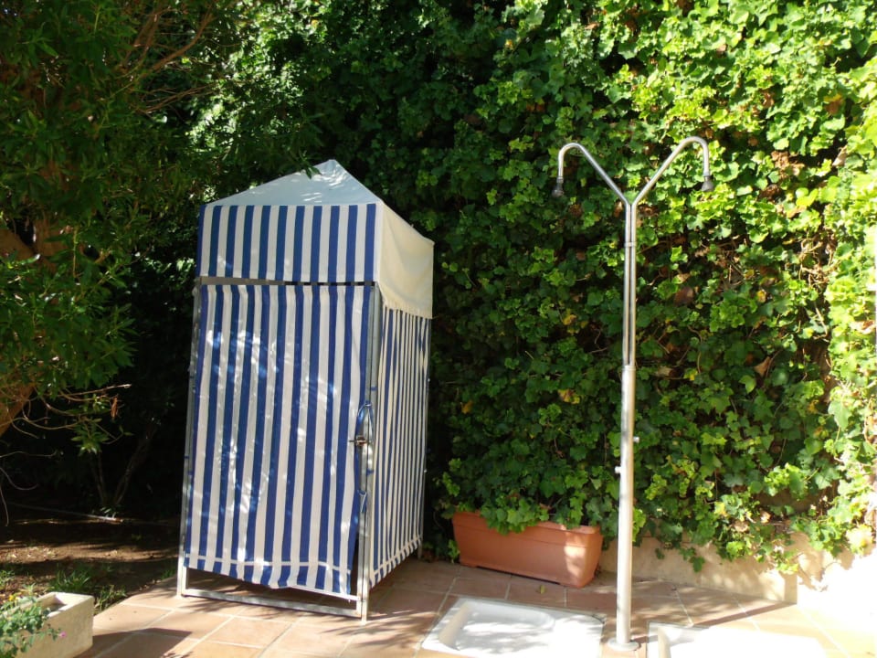 Umkleide und Dusche am Pool Roc Oberoy