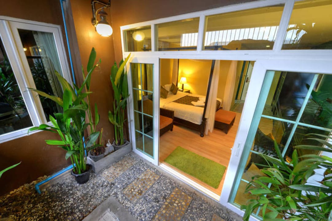 Deluxe King Bed Baan PhuAnda Phuket