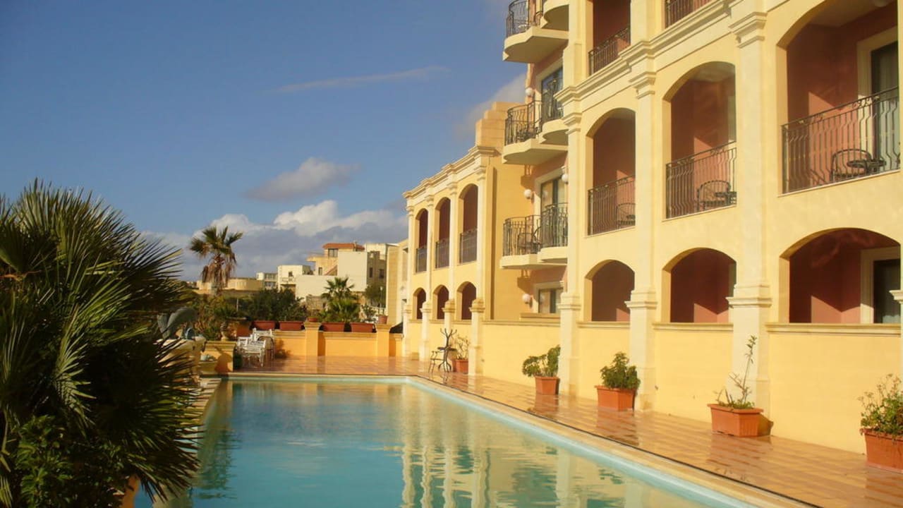 Hotelpool auf dem Dach Grand Hotel Gozo