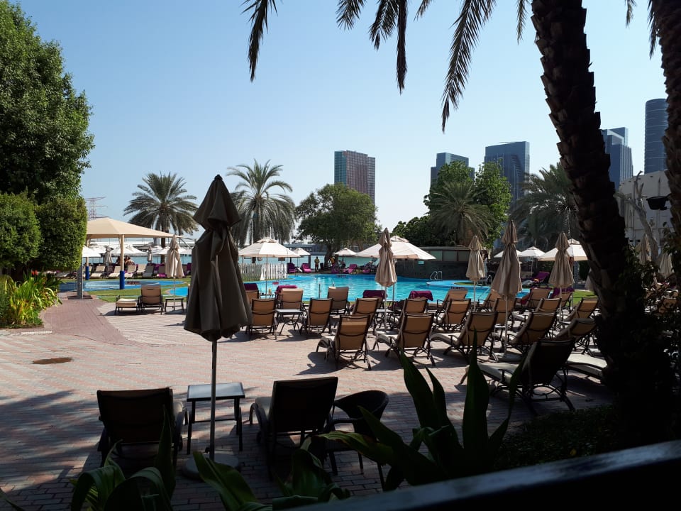 Pool Le Meridien Abu Dhabi Resort