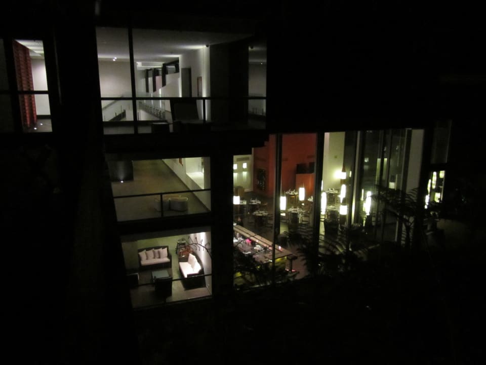 Außenansicht bei Nacht Hotel Mashpi Lodge