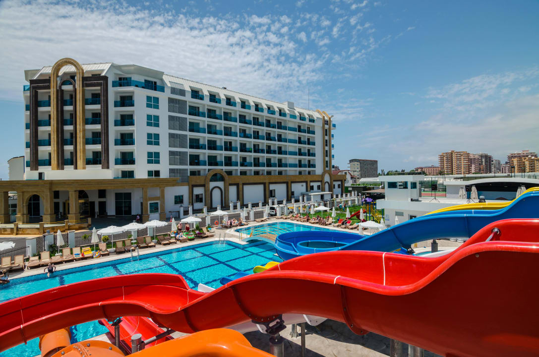 Aqua The Lumos Deluxe Resort Hotel
