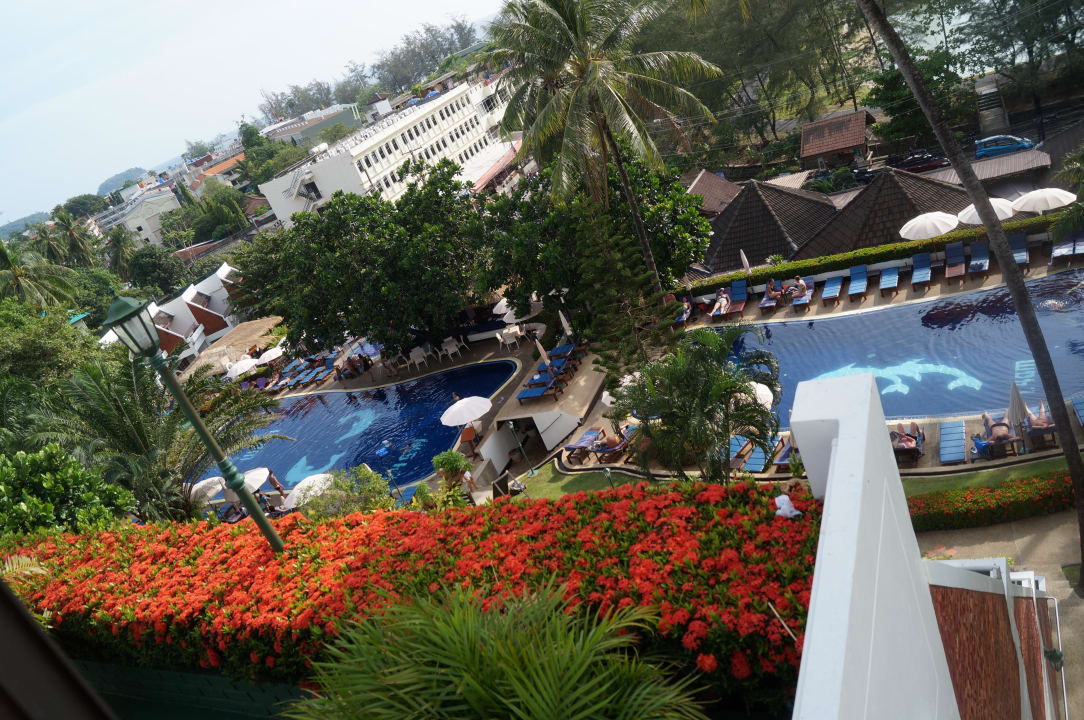 2 von den 3 Pools im Hotel Best Western Phuket Ocean Resort