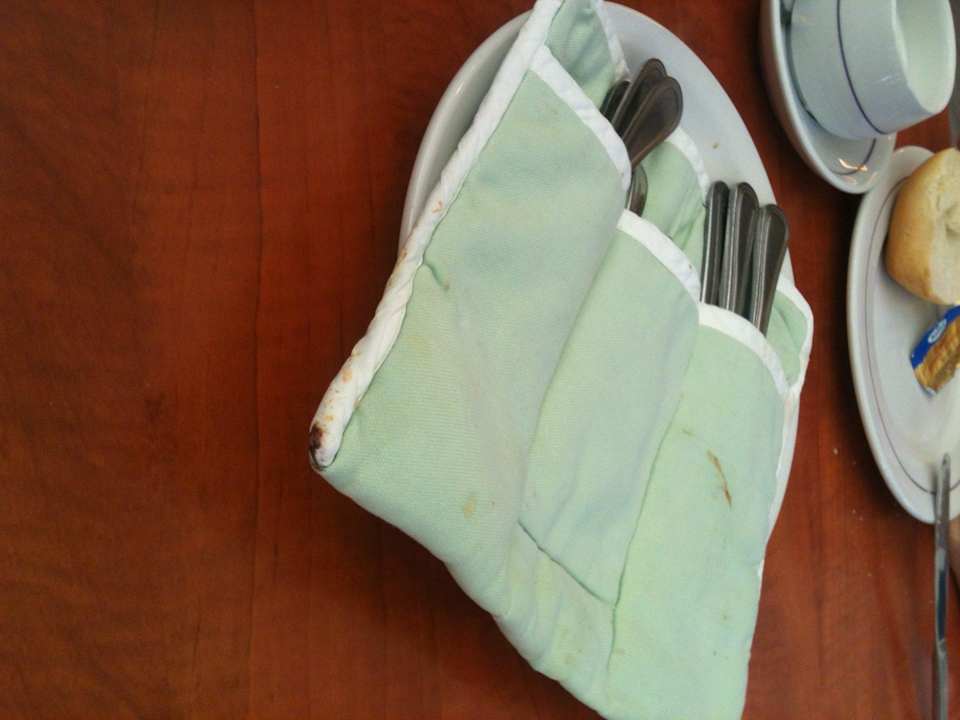 Verdreckte Besteckhalter Simantro Resort