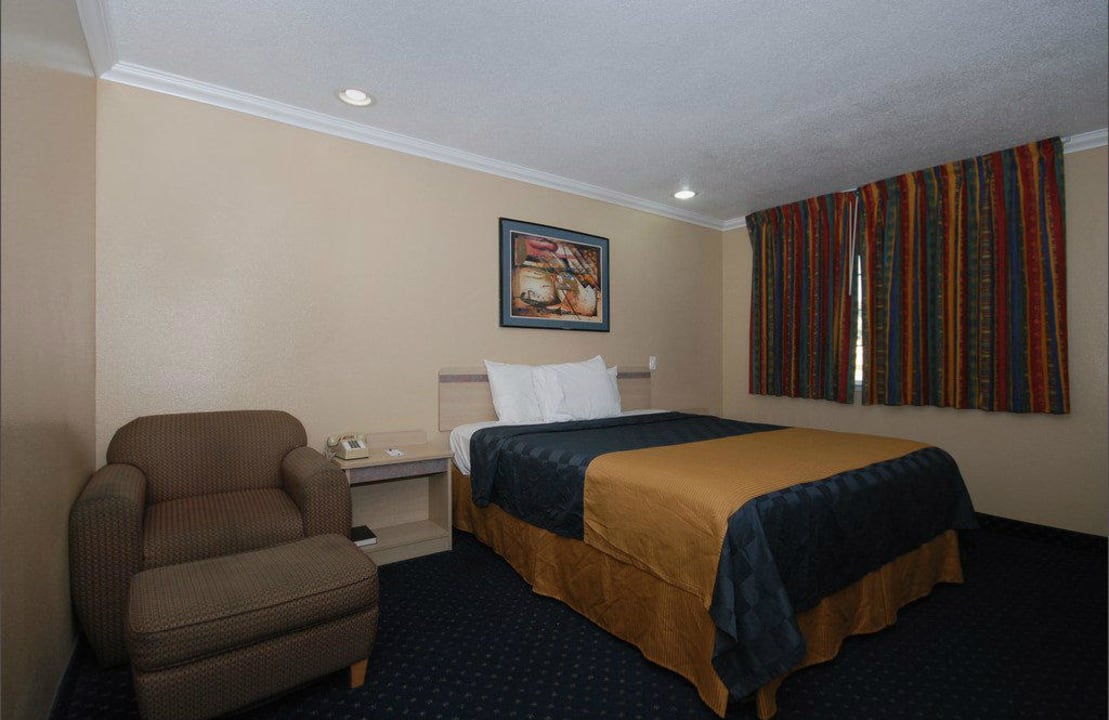 Single King Hotel Rodeway Inn San Bernardino