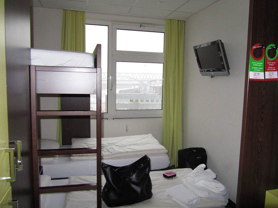 Unsere Betten und der TV Arthotel ANA Hafen City