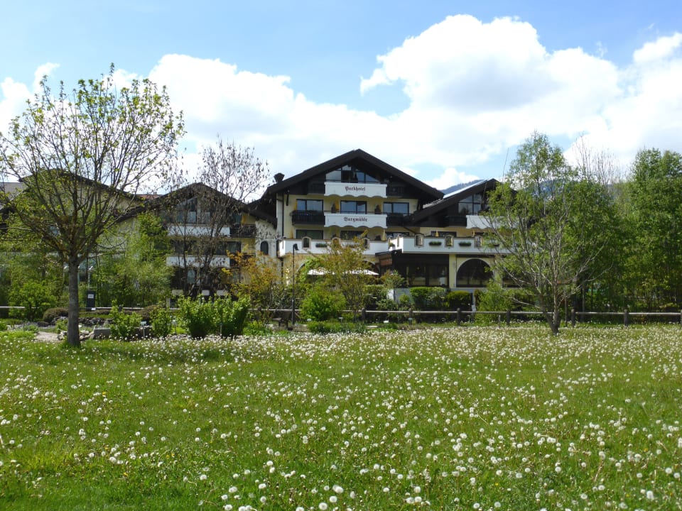 Außenansicht Parkhotel Burgmühle