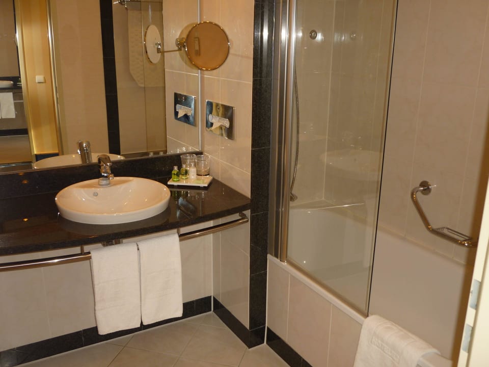 Schönes Badezimmer NH Danube City