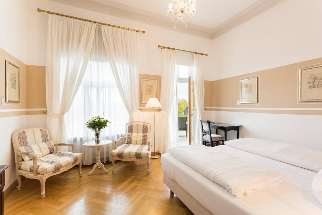 De luxe Zimmer im Schloss Hotel Schloss Storkau