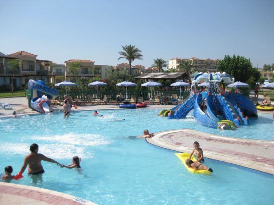 Widok na basen dla dzieci Lindos Princess Beach Resort & Spa