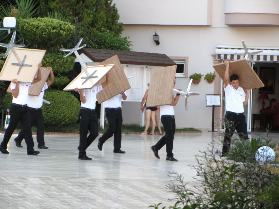 Das nennt man einen schnellen Möbeltransport Hotel Royal Garden Beach