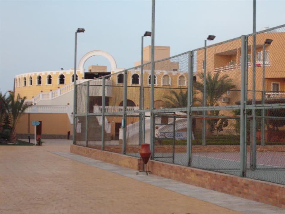 Theater und Tennisplätze Golden Beach Resort