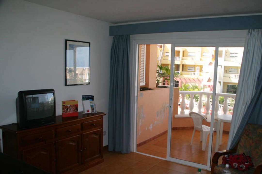 Wohnzimmer mit Blick auf den Balkon Allegro Isora