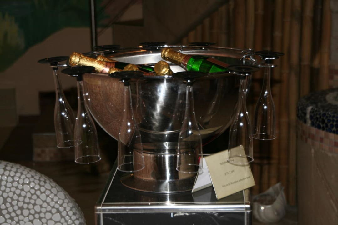 Lecker Sekt Hotel Harmonie