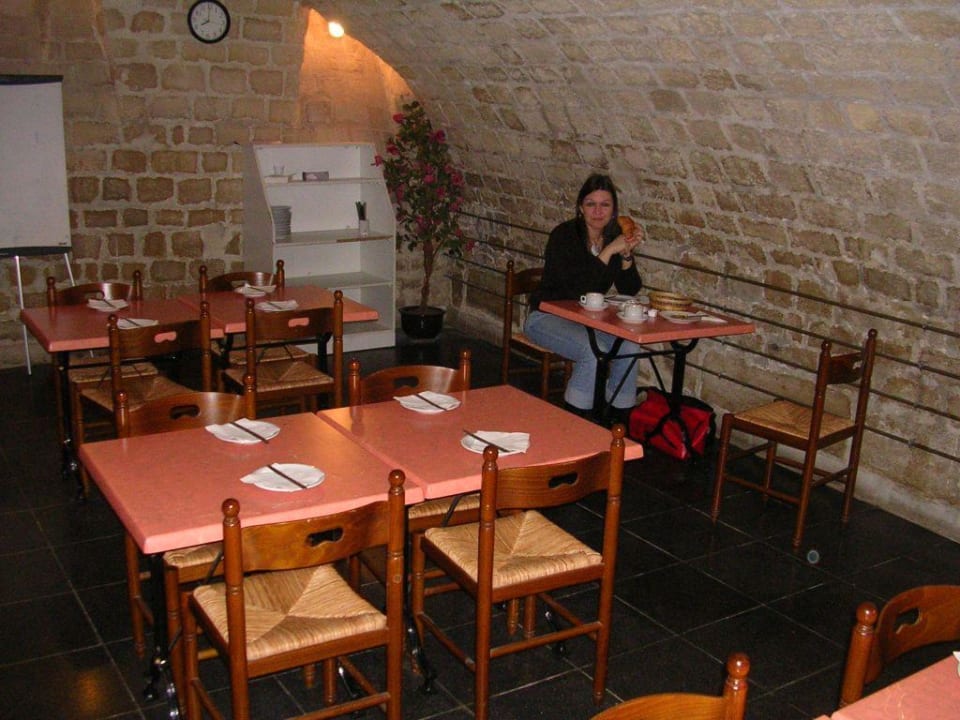 Frühstück im Kellergewölbe Hotel Marais Home