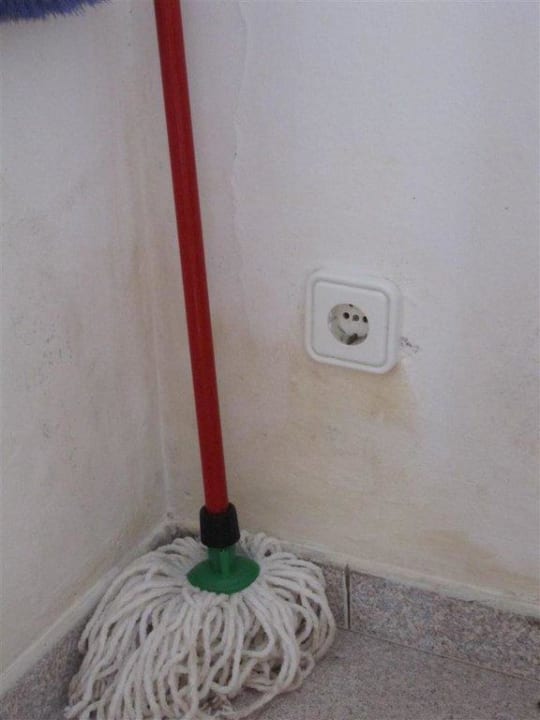 Nässeflecke Zimmer 124 Aparthotel Houm Plaza Son Rigo