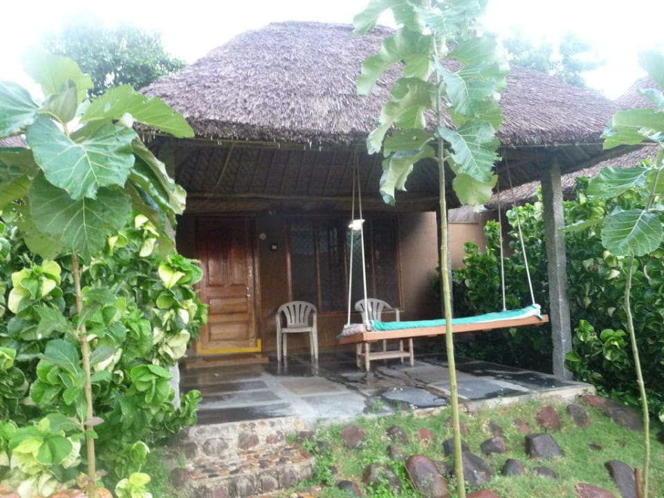 Garten mit Bungalow Shanti Guest House