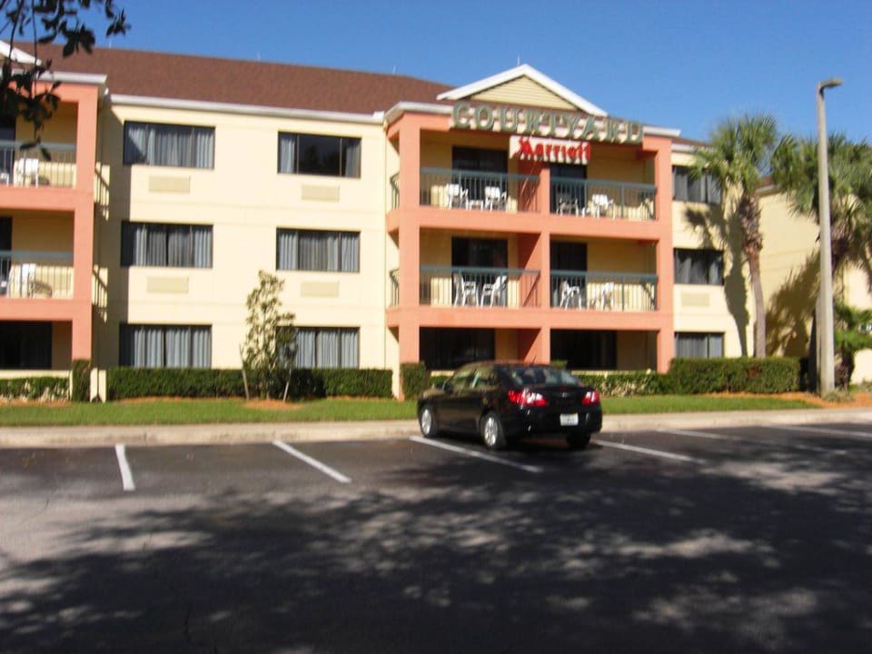 Außenansicht vom Parkplatz aus Hotel Courtyard Orlando International Drive / Convention Center