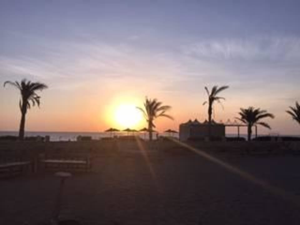 Sonnenaufgang Rohanou Beach Resort